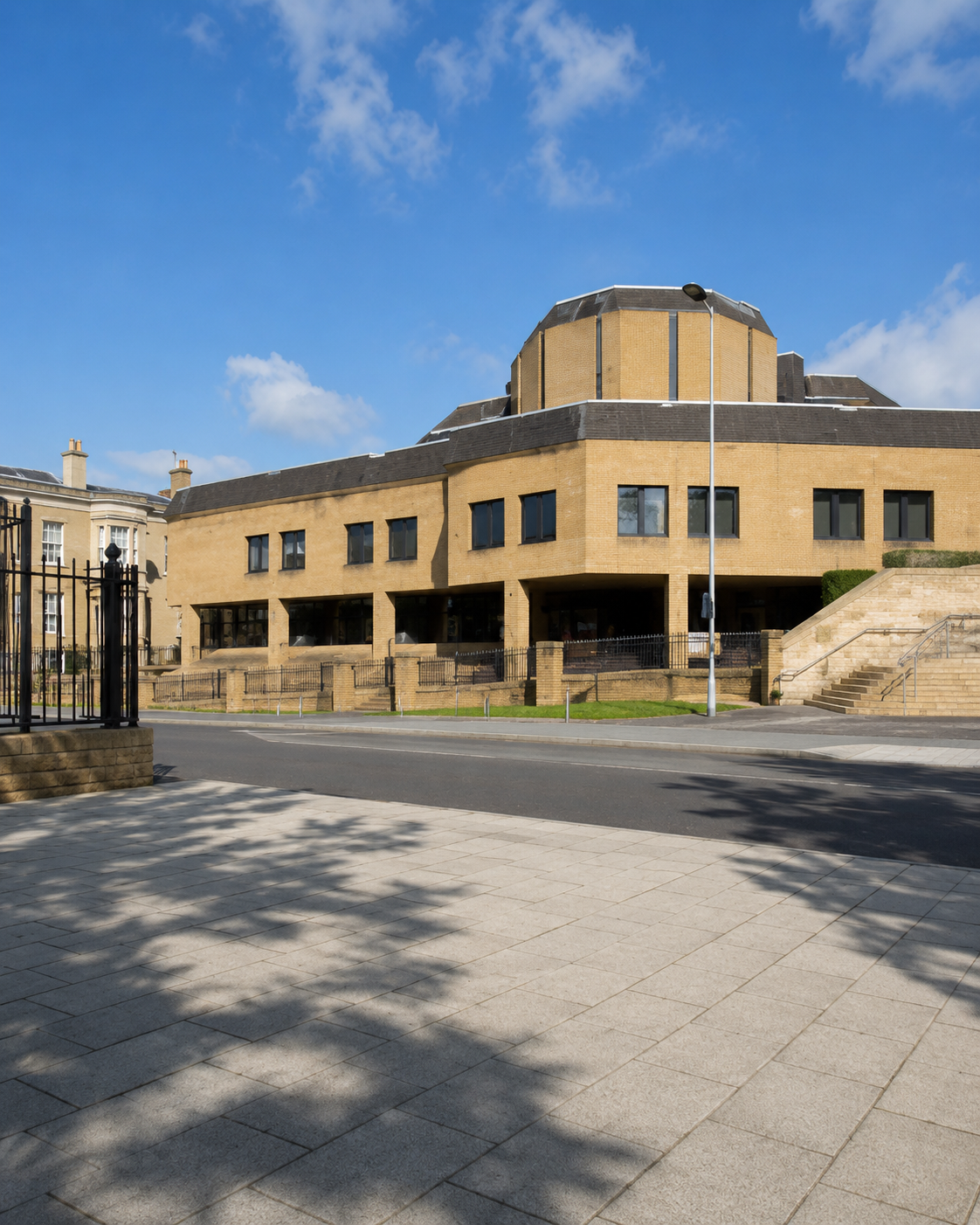 A medico-legal cardiology report with ECG traces and imaging records prepared for a Southampton-based case, illustrating CPR Part 35-compliant documentation.
