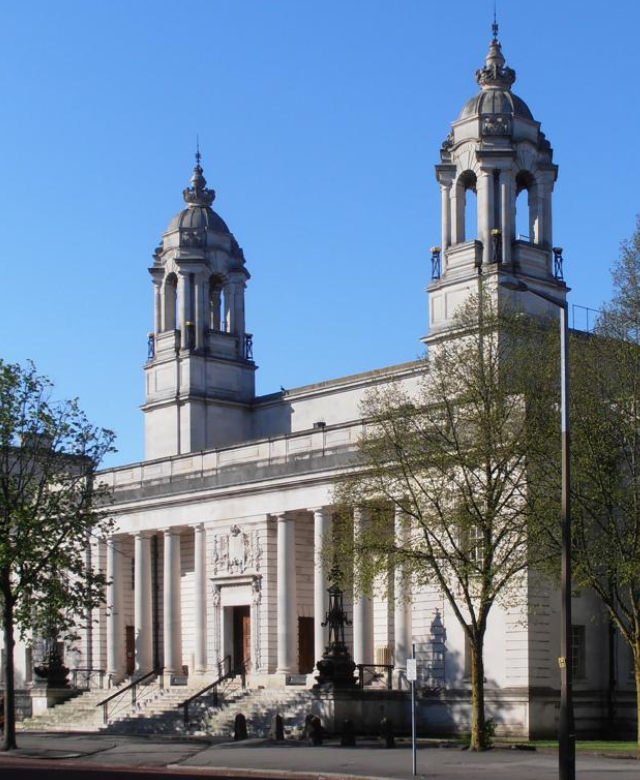 A CPR Part 35-compliant cardiology expert witness report on a Cardiff solicitor’s desk, detailing breach of duty and causation opinions for a clinical negligence claim in Wales.