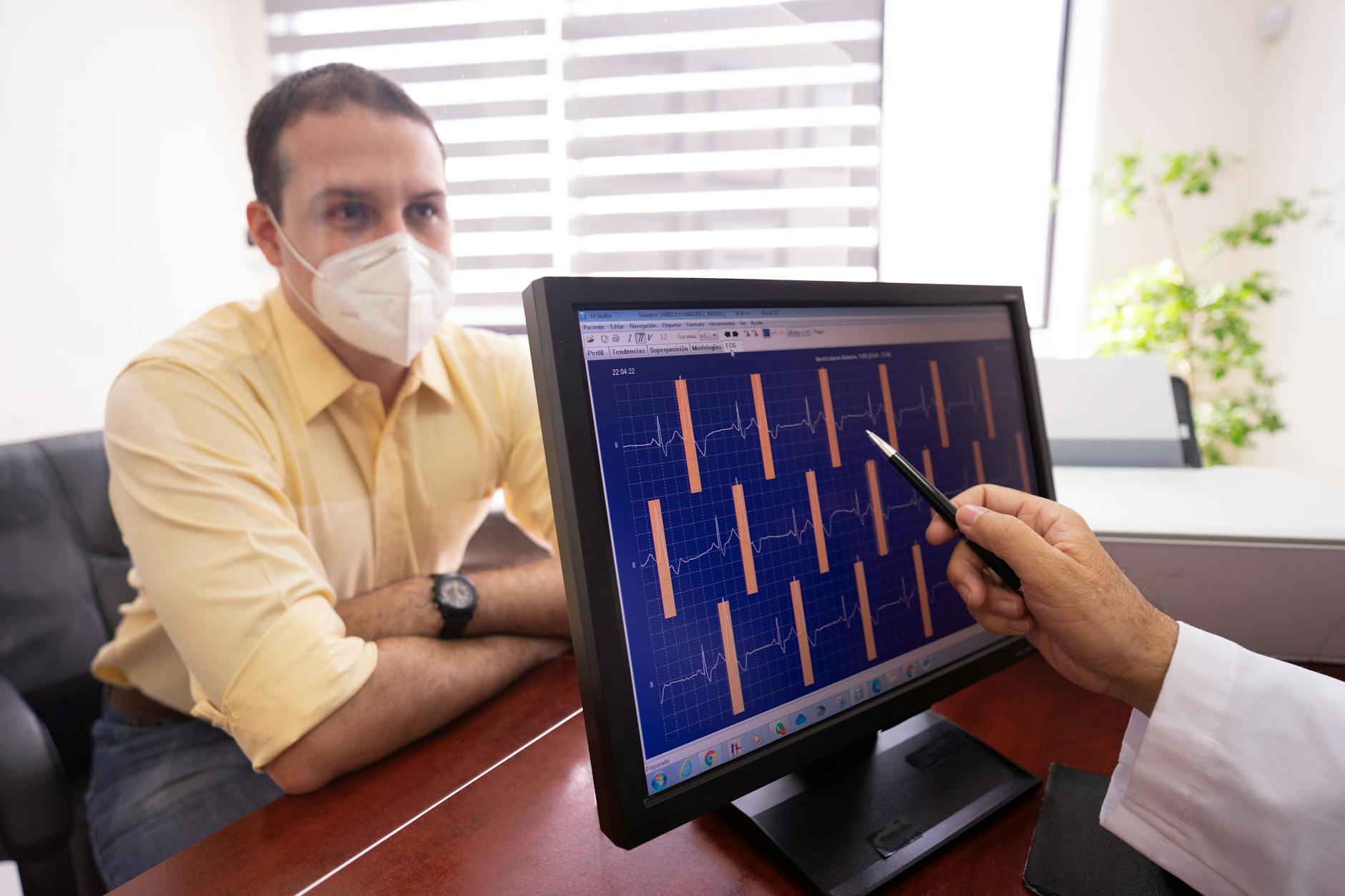 Consultant cardiologist analysing cardiac imaging for a life expectancy report