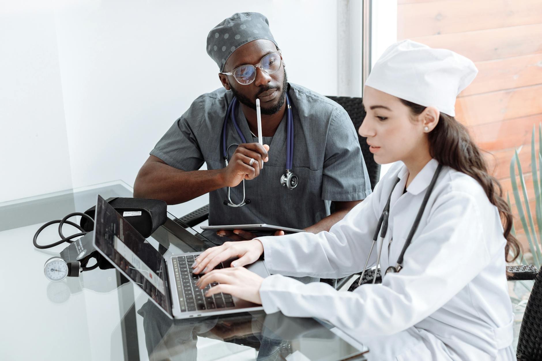 A UK solicitor and a cardiology expert witness discuss a CPR Part 35 medico-legal report in a professional office setting.